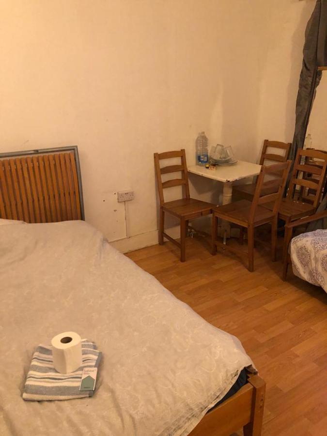 Private Rooms In 3 Bedroom Flat!! Londres Exterior foto