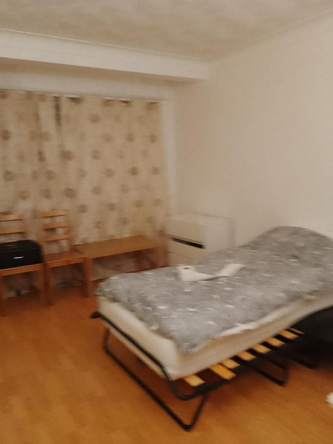 Private Rooms In 3 Bedroom Flat!! Londres Exterior foto