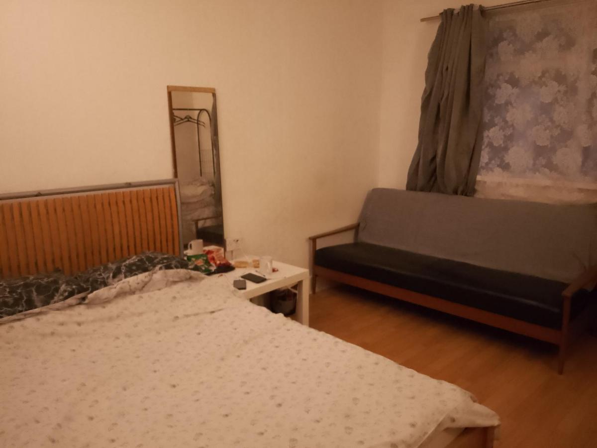 Private Rooms In 3 Bedroom Flat!! Londres Exterior foto