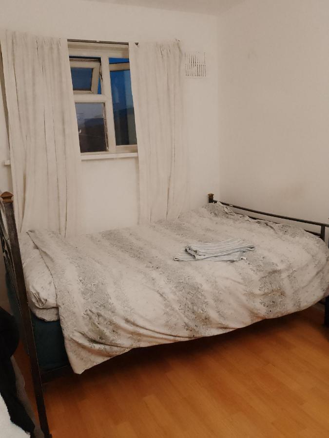 Private Rooms In 3 Bedroom Flat!! Londres Exterior foto